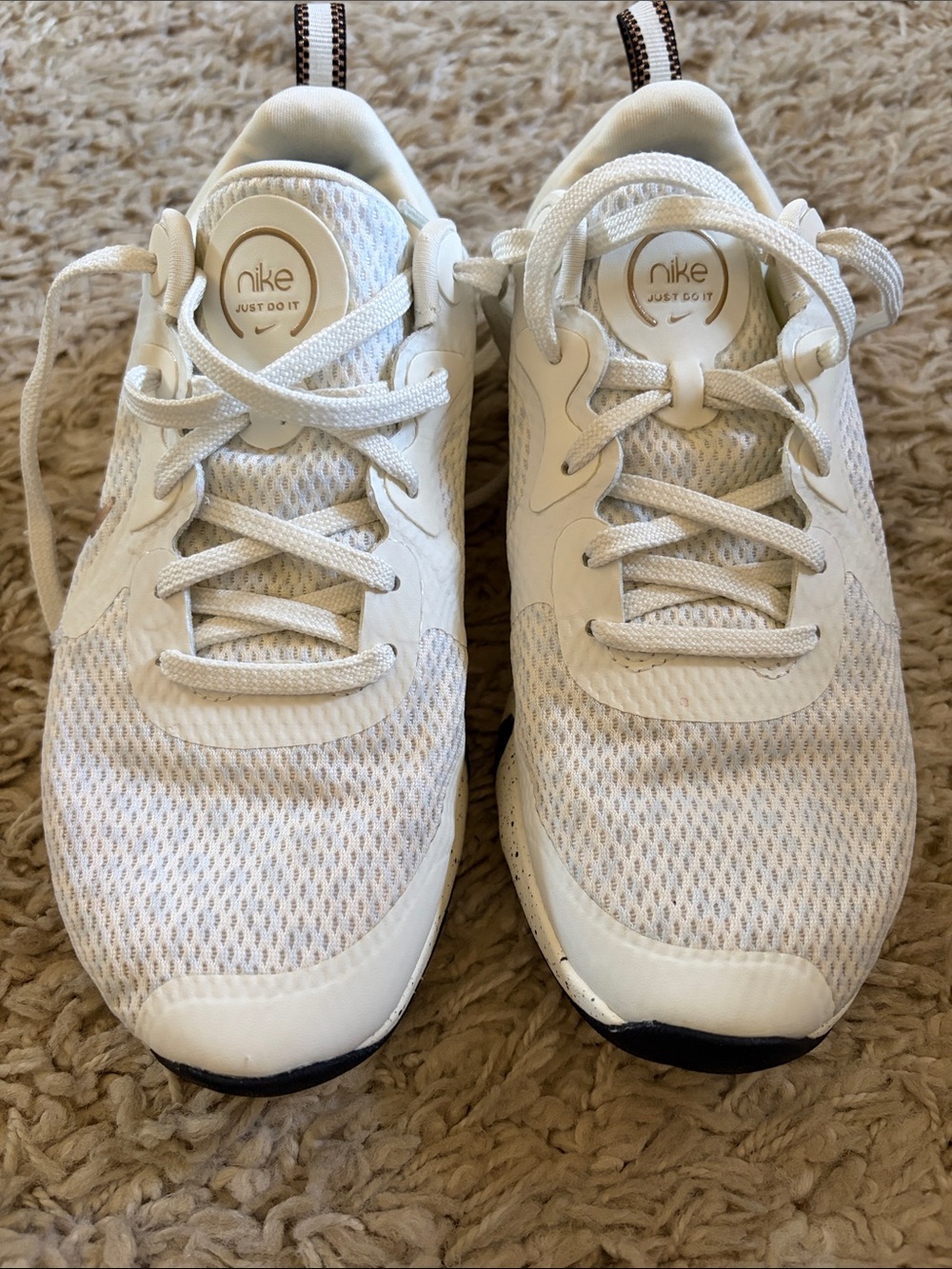 Nike Women’s White Mesh Athletic Sneakers with Metallic Gold Swoosh - Picture 3 of 8